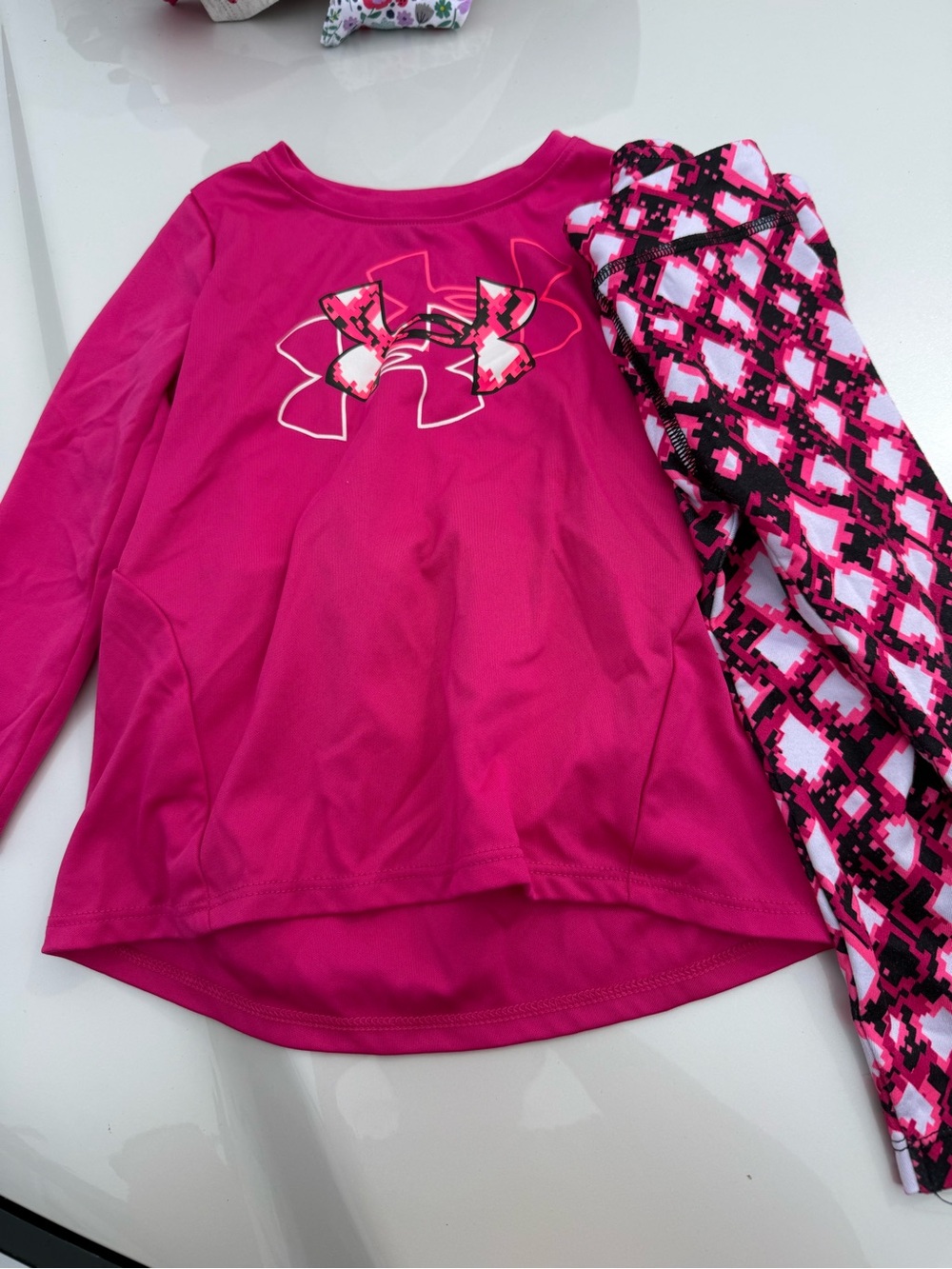 Under Armour Girls' Hot Pink Logo Set